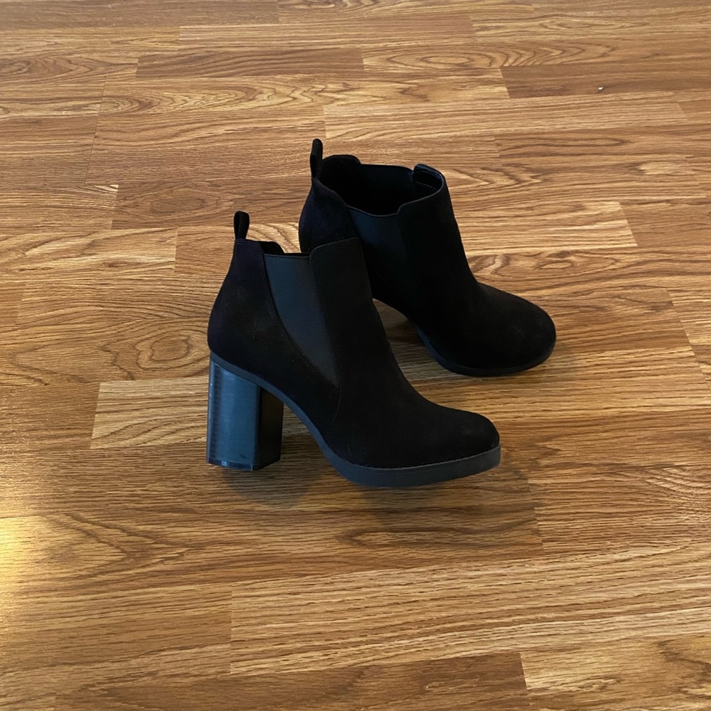 American Eagle Black Boots. Cute! Size 8.5 New w/o Tags.
